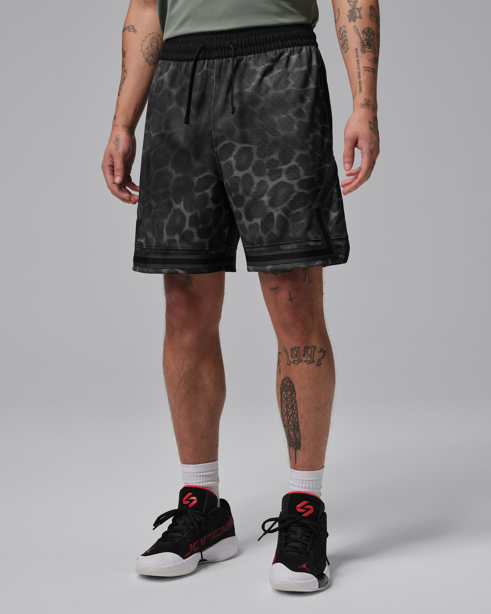 Nike ジョーダングラフィティプリント ショートパンツ 34 Jordan Sport Men's Dri-FIT Printed Diamond Shorts. Nike.com